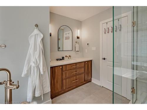 5217 Nova Crescent, Burlington, ON - Indoor Photo Showing Bathroom