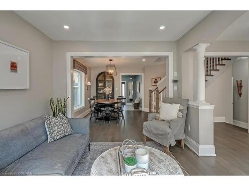 5217 Nova Crescent, Burlington, ON - Indoor Photo Showing Living Room