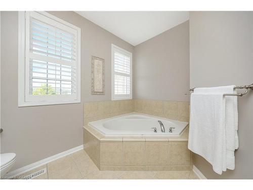 87 Horton Walk, Cambridge, ON - Indoor Photo Showing Bathroom