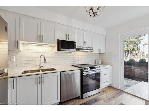 2-3122 Lakeshore Road W, Oakville, ON - Indoor Photo Showing Kitchen With Double Sink With Upgraded Kitchen