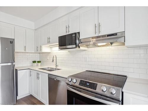 2-3122 Lakeshore Road W, Oakville, ON - Indoor Photo Showing Kitchen With Double Sink With Upgraded Kitchen