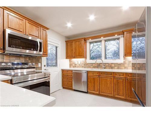 229 Simon Drive, Burlington, ON - Indoor Photo Showing Kitchen