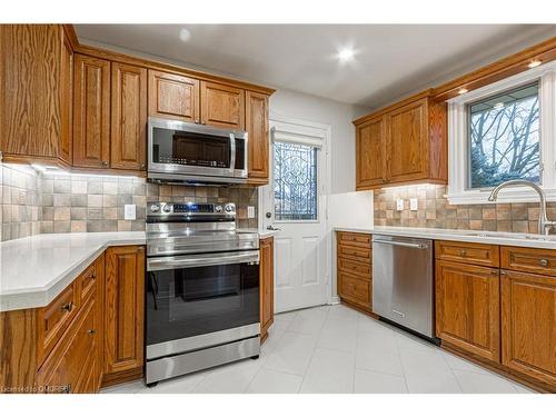 229 Simon Drive, Burlington, ON - Indoor Photo Showing Kitchen