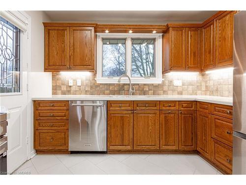 229 Simon Drive, Burlington, ON - Indoor Photo Showing Kitchen