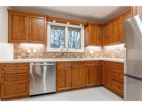 229 Simon Drive, Burlington, ON - Indoor Photo Showing Kitchen