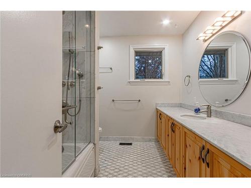 229 Simon Drive, Burlington, ON - Indoor Photo Showing Bathroom