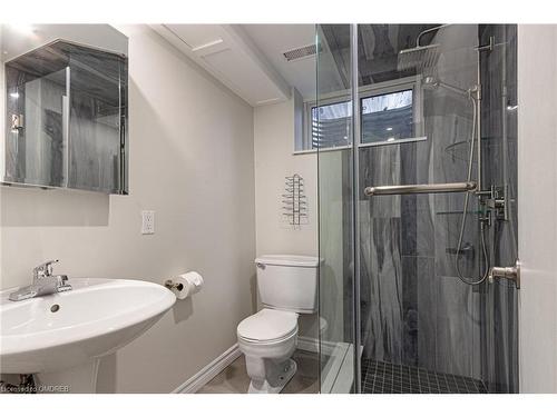 229 Simon Drive, Burlington, ON - Indoor Photo Showing Bathroom