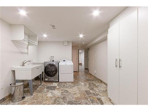 229 Simon Drive, Burlington, ON - Indoor Photo Showing Laundry Room