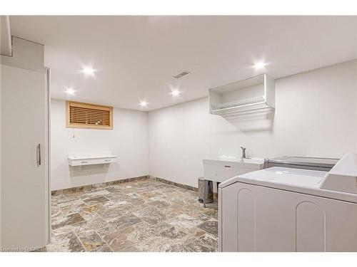 229 Simon Drive, Burlington, ON - Indoor Photo Showing Laundry Room