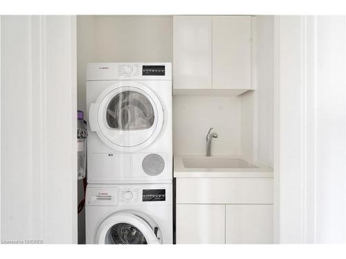 804-2060 Lakeshore Road, Burlington, ON - Indoor Photo Showing Laundry Room