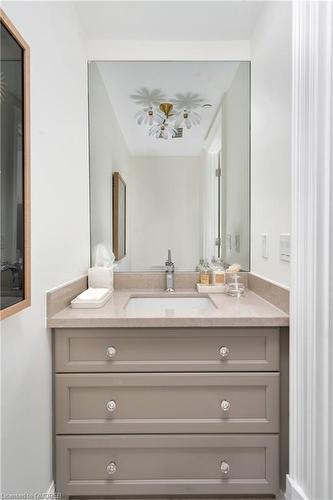 804-2060 Lakeshore Road, Burlington, ON - Indoor Photo Showing Bathroom