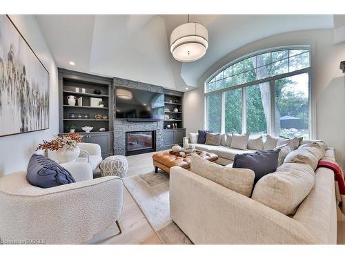 1366 Queen Victoria Avenue, Mississauga, ON - Indoor Photo Showing Living Room With Fireplace