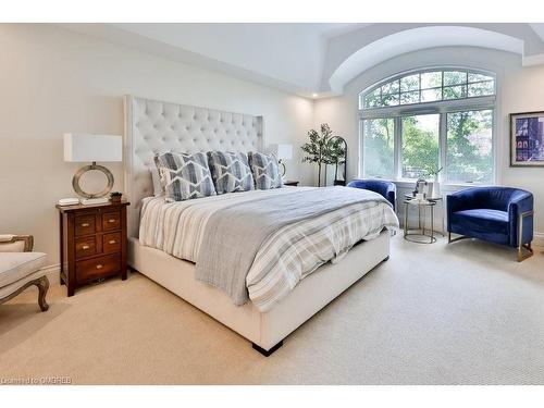 1366 Queen Victoria Avenue, Mississauga, ON - Indoor Photo Showing Bedroom