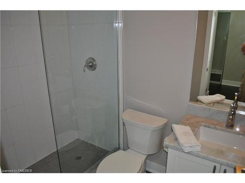 221-128 Garden Drive, Oakville, ON - Indoor Photo Showing Bathroom