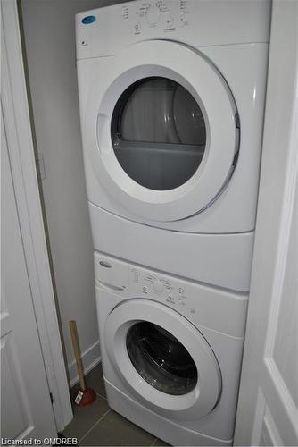 221-128 Garden Drive, Oakville, ON - Indoor Photo Showing Laundry Room