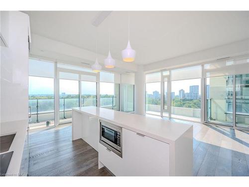 1603-5 Soudan Avenue, Toronto, ON - Indoor Photo Showing Kitchen With Upgraded Kitchen