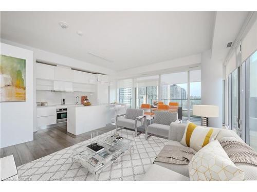 1603-5 Soudan Avenue, Toronto, ON - Indoor Photo Showing Living Room