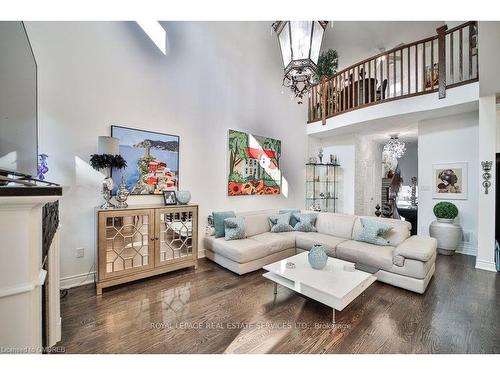 13 Sandy Coast Crescent, Wasaga Beach, ON - Indoor Photo Showing Living Room