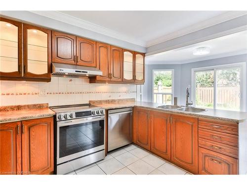 3178 Huxley Drive, Mississauga, ON - Indoor Photo Showing Kitchen