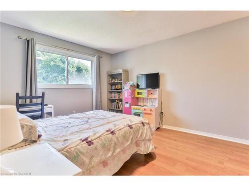 3178 Huxley Drive, Mississauga, ON - Indoor Photo Showing Bedroom