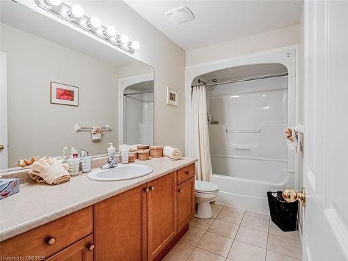 26-163 Livingston Avenue, Grimsby, ON - Indoor Photo Showing Bathroom