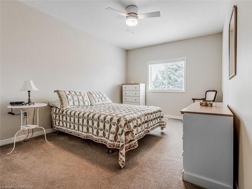 26-163 Livingston Avenue, Grimsby, ON - Indoor Photo Showing Bedroom