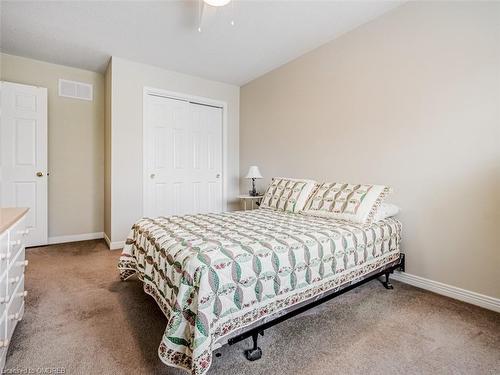 26-163 Livingston Avenue, Grimsby, ON - Indoor Photo Showing Bedroom