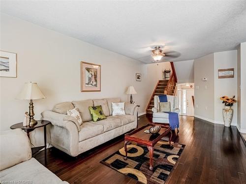 26-163 Livingston Avenue, Grimsby, ON - Indoor Photo Showing Living Room