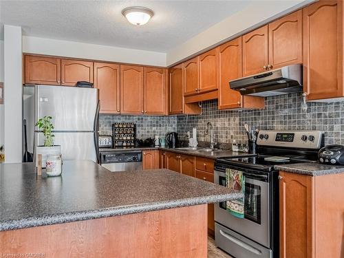 26-163 Livingston Avenue, Grimsby, ON - Indoor Photo Showing Kitchen With Double Sink