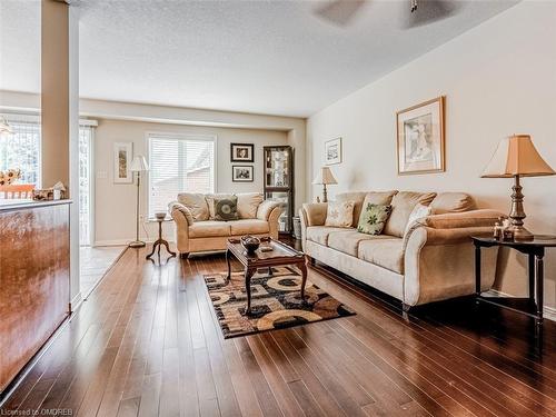 26-163 Livingston Avenue, Grimsby, ON - Indoor Photo Showing Living Room