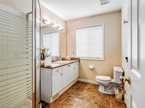 26-163 Livingston Avenue, Grimsby, ON - Indoor Photo Showing Bathroom