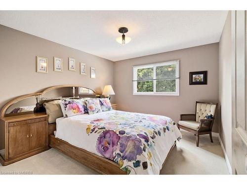 2940 Harvey Crescent, Mississauga, ON - Indoor Photo Showing Bedroom