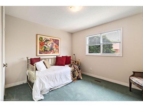 2940 Harvey Crescent, Mississauga, ON - Indoor Photo Showing Bedroom