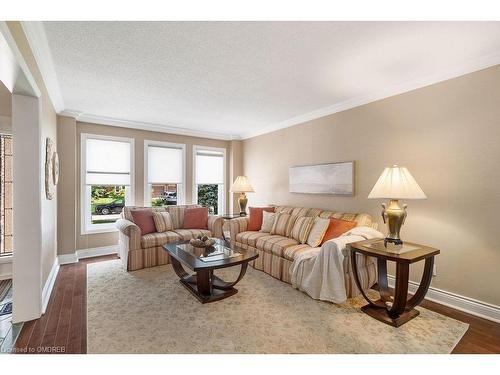 2940 Harvey Crescent, Mississauga, ON - Indoor Photo Showing Living Room