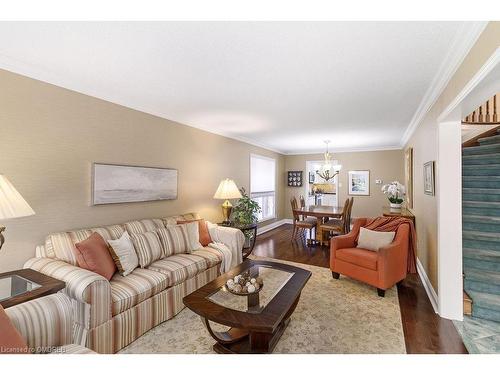 2940 Harvey Crescent, Mississauga, ON - Indoor Photo Showing Living Room