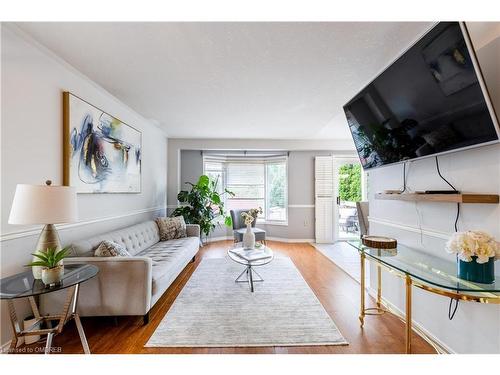 19 Foxtrot Drive, Hamilton, ON - Indoor Photo Showing Living Room