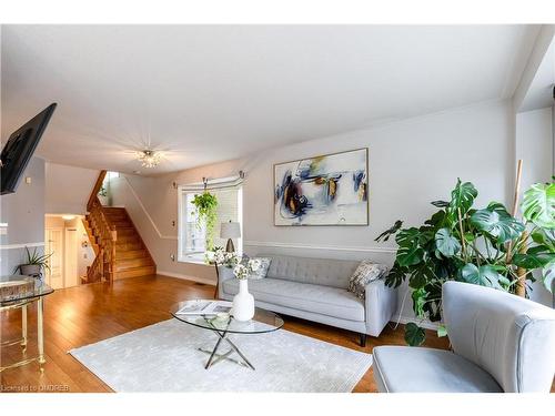 19 Foxtrot Drive, Hamilton, ON - Indoor Photo Showing Living Room