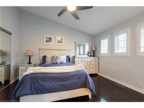 19 Foxtrot Drive, Hamilton, ON - Indoor Photo Showing Bedroom