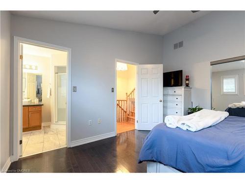 19 Foxtrot Drive, Hamilton, ON - Indoor Photo Showing Bedroom