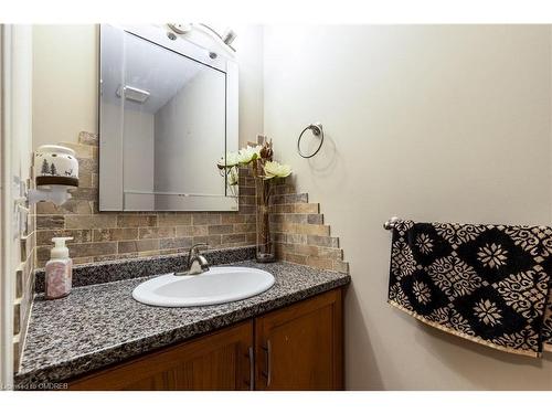 19 Foxtrot Drive, Hamilton, ON - Indoor Photo Showing Bathroom