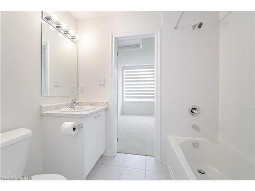 3906 Koenig Road, Burlington, ON - Indoor Photo Showing Bathroom