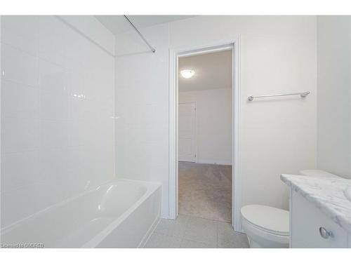 3906 Koenig Road, Burlington, ON - Indoor Photo Showing Bathroom