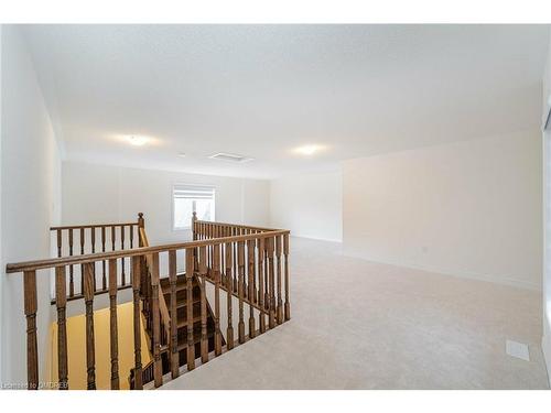 3906 Koenig Road, Burlington, ON - Indoor Photo Showing Other Room