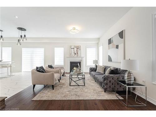 3906 Koenig Road, Burlington, ON - Indoor Photo Showing Living Room With Fireplace