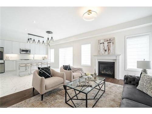 3906 Koenig Road, Burlington, ON - Indoor Photo Showing Living Room With Fireplace