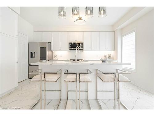 3906 Koenig Road, Burlington, ON - Indoor Photo Showing Kitchen