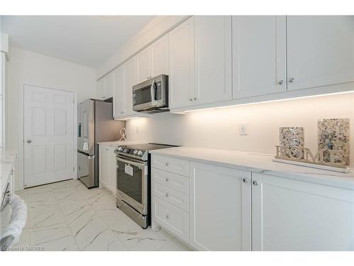 3906 Koenig Road, Burlington, ON - Indoor Photo Showing Kitchen