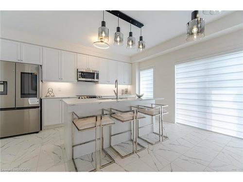 3906 Koenig Road, Burlington, ON - Indoor Photo Showing Kitchen