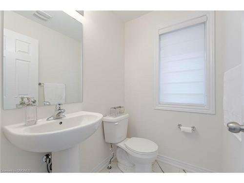 3906 Koenig Road, Burlington, ON - Indoor Photo Showing Bathroom