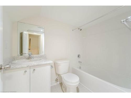 3906 Koenig Road, Burlington, ON - Indoor Photo Showing Bathroom